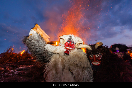 MOHACS, HUNGARY - FEBRUARY 17: Unidentified people in mask participants at the Mohacsi Busojaras, it is a carnival for spring greetings) February 17, 2015 in Mohacs, Hungary.-stock-foto