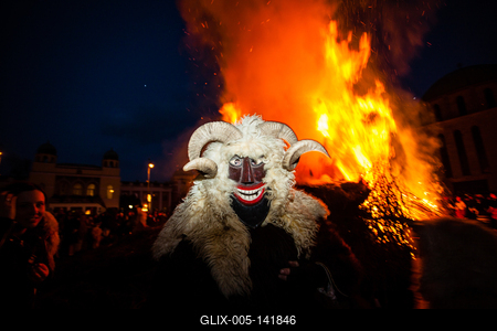 MOHACS, HUNGARY - FEBRUARY 17: Unidentified people in mask participants at the Mohacsi Busojaras, it is a carnival for spring greetings) February 17, 2015 in Mohacs, Hungary.-stock-foto