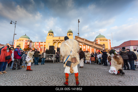 MOHACS, HUNGARY - FEBRUARY 17: Unidentified people in mask participants at the Mohacsi Busojaras, it is a carnival for spring greetings) February 17, 2015 in Mohacs, Hungary.-stock-foto