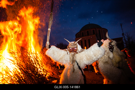 MOHACS, HUNGARY - FEBRUARY 17: Unidentified people in mask participants at the Mohacsi Busojaras, it is a carnival for spring greetings) February 17, 2015 in Mohacs, Hungary.-stock-foto