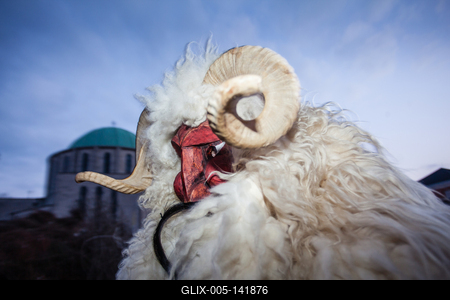 MOHACS, HUNGARY - FEBRUARY 17: Unidentified people in mask participants at the Mohacsi Busojaras, it is a carnival for spring greetings) February 17, 2015 in Mohacs, Hungary.-stock-foto