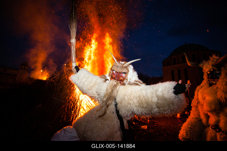 MOHACS, HUNGARY - FEBRUARY 17: Unidentified people in mask participants at the Mohacsi Busojaras, it is a carnival for spring greetings) February 17, 2015 in Mohacs, Hungary.-stock-foto