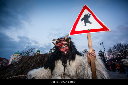 MOHACS, HUNGARY - FEBRUARY 17: Unidentified people in mask participants at the Mohacsi Busojaras, it is a carnival for spring greetings) February 17, 2015 in Mohacs, Hungary.-stock-foto