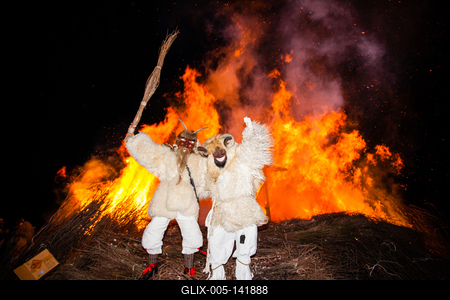 MOHACS, HUNGARY - FEBRUARY 17: Unidentified people in mask participants at the Mohacsi Busojaras, it is a carnival for spring greetings) February 17, 2015 in Mohacs, Hungary.-stock-foto