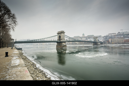Ice flowing on river Danube in Budapest, Hungary-stock-foto