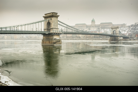 Ice flowing on river Danube in Budapest, Hungary-stock-foto