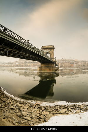 Ice flowing on river Danube in Budapest, Hungary-stock-foto