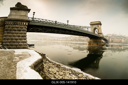 Ice flowing on river Danube in Budapest, Hungary-stock-foto