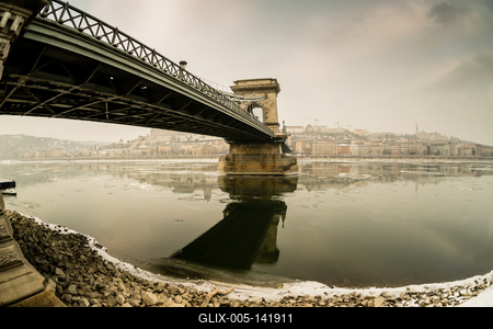 Ice flowing on river Danube in Budapest, Hungary-stock-foto