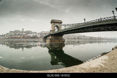 Ice flowing on river Danube in Budapest, Hungary-stock-foto