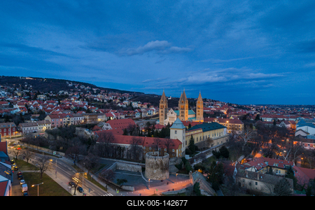 Pécs, a Székesegyház madártávlatból-stock-foto