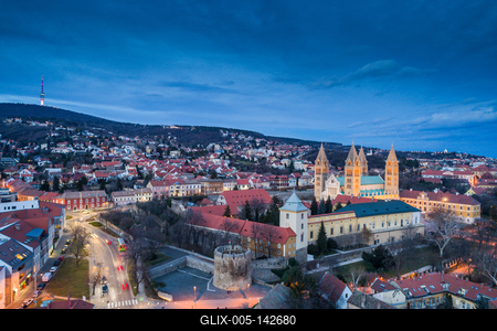 Pécs, a Székesegyház madártávlatból-stock-foto