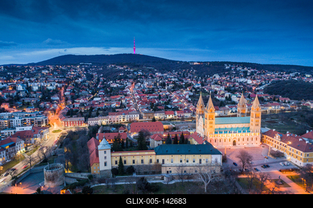 Pécs, a Székesegyház madártávlatból-stock-foto