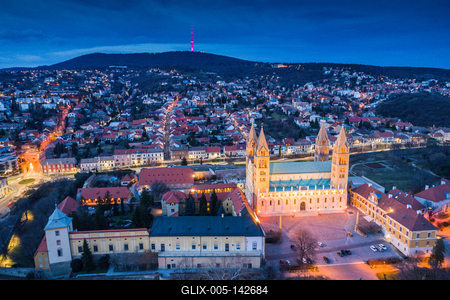 Pécs, a Székesegyház madártávlatból-stock-foto