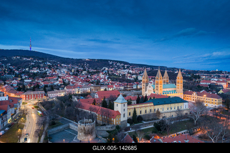 Pécs, a Székesegyház madártávlatból-stock-foto