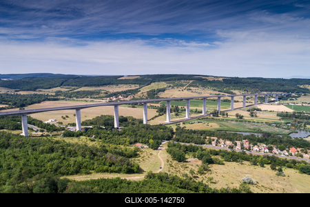 A Kőröshegyi völgyhíd madártávlatból-stock-foto