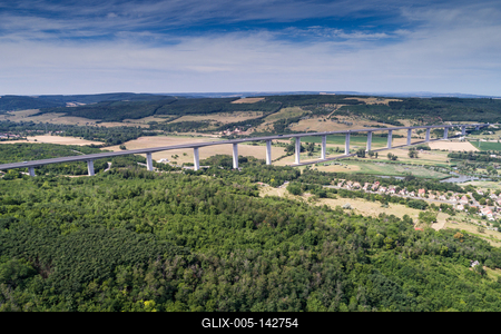 A Kőröshegyi völgyhíd madártávlatból-stock-foto