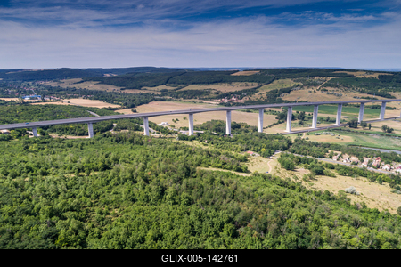 A Kőröshegyi völgyhíd madártávlatból-stock-foto