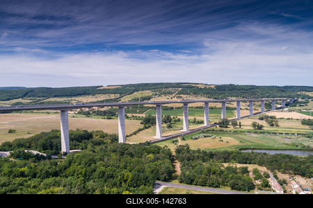 A Kőröshegyi völgyhíd madártávlatból-stock-foto