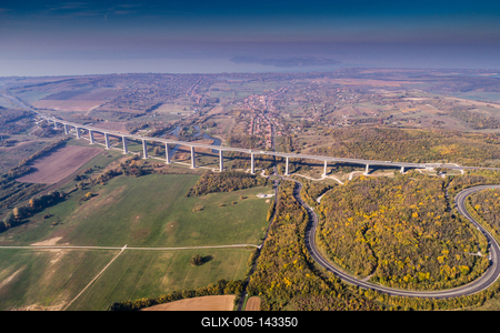 A Kőröshegyi völgyhíd madártávlatból-stock-foto