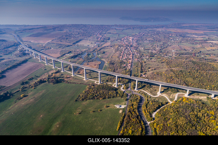 A Kőröshegyi völgyhíd madártávlatból-stock-foto