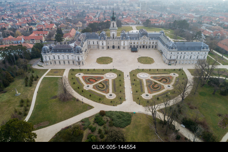 Aerial phooto of Festetics Castle in Keszthely, Hungary.A kastély és környéke madártávlatból. A Festetics-kastély Keszthely kiemelkedő jelentőségű műemléke. Építése még a 18. század közepén kezdődött el, ám csak az 1880-as években, nagyszabású átépítés és bővítés után nyerte el végleges formáját.-stock-foto