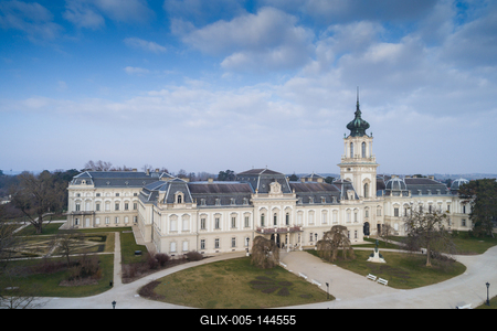 Aerial phooto of Festetics Castle in Keszthely, Hungary.A kastély és környéke madártávlatból. A Festetics-kastély Keszthely kiemelkedő jelentőségű műemléke. Építése még a 18. század közepén kezdődött el, ám csak az 1880-as években, nagyszabású átépítés és bővítés után nyerte el végleges formáját.-stock-foto