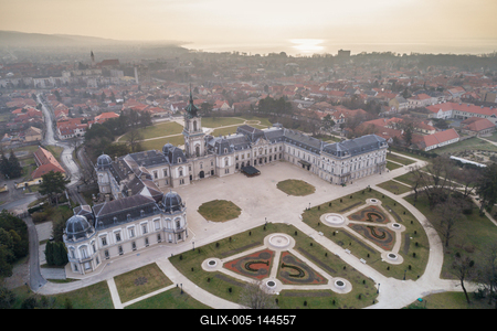 Aerial phooto of Festetics Castle in Keszthely, Hungary.A kastély és környéke madártávlatból. A Festetics-kastély Keszthely kiemelkedő jelentőségű műemléke. Építése még a 18. század közepén kezdődött el, ám csak az 1880-as években, nagyszabású átépítés és bővítés után nyerte el végleges formáját.-stock-foto