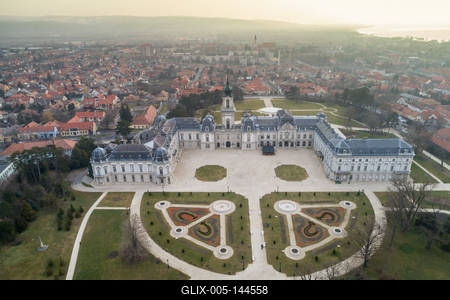 Aerial phooto of Festetics Castle in Keszthely, Hungary.A kastély és környéke madártávlatból. A Festetics-kastély Keszthely kiemelkedő jelentőségű műemléke. Építése még a 18. század közepén kezdődött el, ám csak az 1880-as években, nagyszabású átépítés és bővítés után nyerte el végleges formáját.-stock-foto