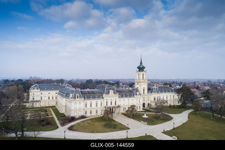 Aerial phooto of Festetics Castle in Keszthely, Hungary.A kastély és környéke madártávlatból. A Festetics-kastély Keszthely kiemelkedő jelentőségű műemléke. Építése még a 18. század közepén kezdődött el, ám csak az 1880-as években, nagyszabású átépítés és bővítés után nyerte el végleges formáját.-stock-foto