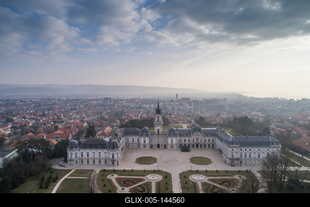 Aerial phooto of Festetics Castle in Keszthely, Hungary.A kastély és környéke madártávlatból. A Festetics-kastély Keszthely kiemelkedő jelentőségű műemléke. Építése még a 18. század közepén kezdődött el, ám csak az 1880-as években, nagyszabású átépítés és bővítés után nyerte el végleges formáját.-stock-foto