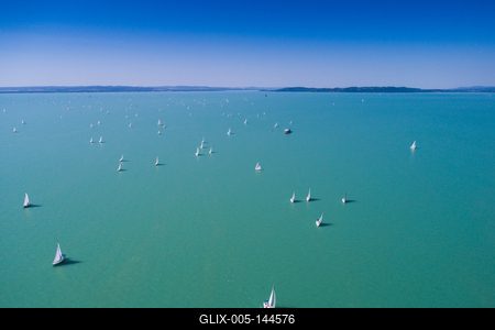 Vitorlások a Balatonon-stock-foto