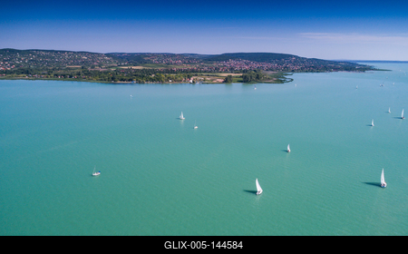 Vitorlások a Balatonon-stock-foto