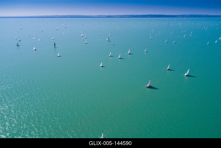 Vitorlások a Balatonon-stock-foto