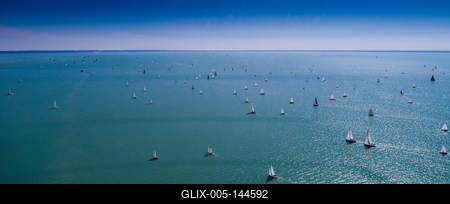 Vitorlások a Balatonon-stock-foto