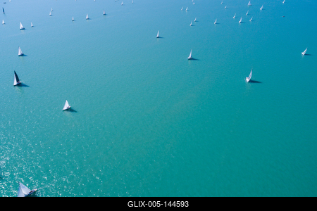 Vitorlások a Balatonon-stock-foto