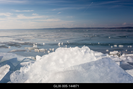 A befagyott Balaton Siófoknál-stock-foto
