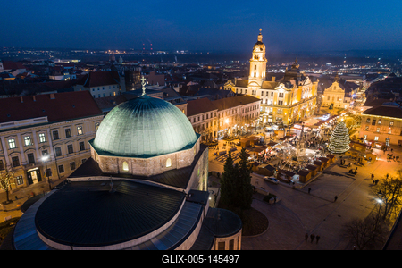 Adventi vásár Pécs főterén-stock-foto