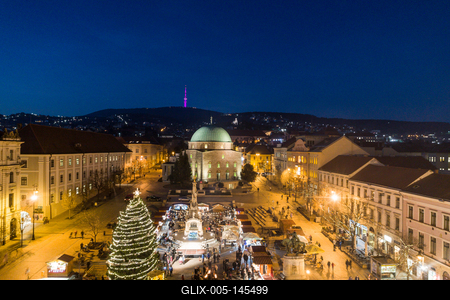 Adventi vásár Pécs főterén-stock-foto