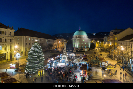Adventi vásár Pécs főterén-stock-foto