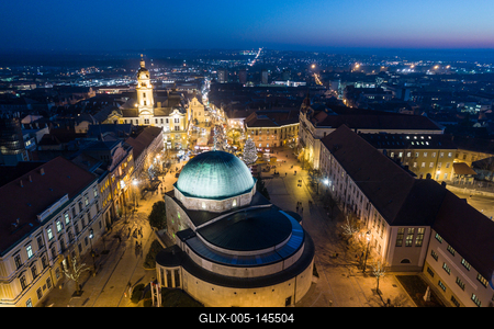 Adventi vásár Pécs főterén-stock-foto