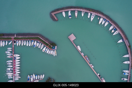 A balatonfüredi vitorláskikötő madártávlatból-stock-foto