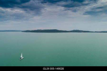 Vitorlás a Balatonon-stock-foto