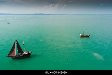Kalózhajó a Balatonon-stock-foto