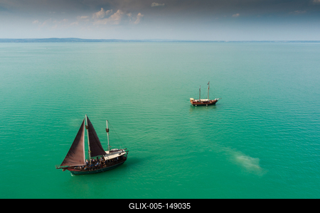 Kalózhajó a Balatonon-stock-foto