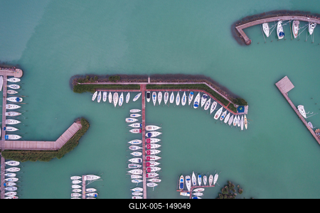 A balatonfüredi vitorláskikötő madártávlatból-stock-foto