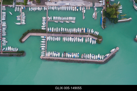 A balatonfüredi vitorláskikötő madártávlatból-stock-foto
