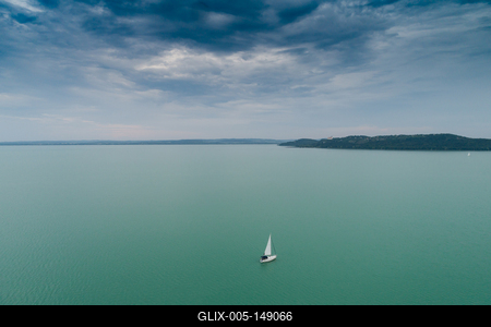 Vitorlás a Balatonon-stock-foto