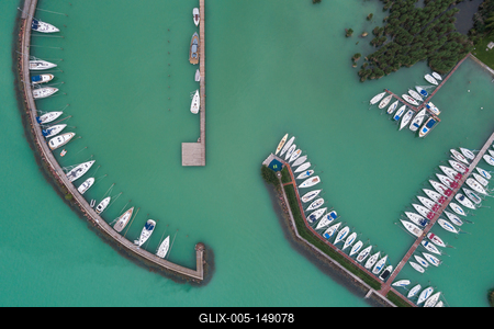 A balatonfüredi vitorláskikötő madártávlatból-stock-foto