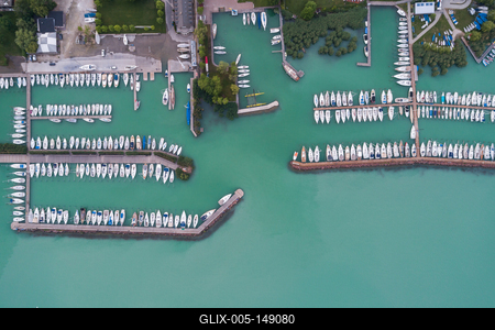 A balatonfüredi vitorláskikötő madártávlatból-stock-foto